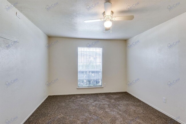 Building Photo - 9912 Hustead St