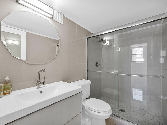 Building Photo - 2049 S Ocean Dr