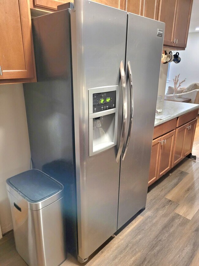 Building Photo - Gorgeous Fully Furnished 3 Bed/2 Bath Home...