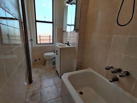 Building Photo - 1 bedroom in BRONX NY 10458