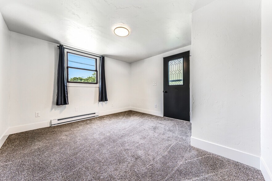 Building Photo - 1000 W McKinley Ave