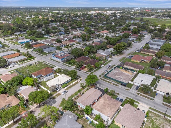 Building Photo - 1430 NW 27th Ave