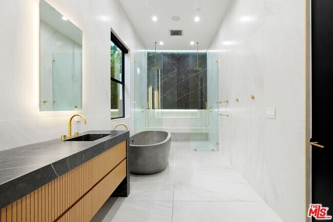 Building Photo - 4803 Lemona Ave