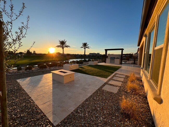 Building Photo - Luxury Rental in Queen Creek - Try Before You Buy