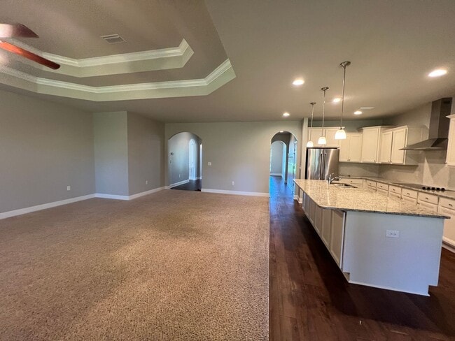 Building Photo - Gorgeous 5 Bedrooms
