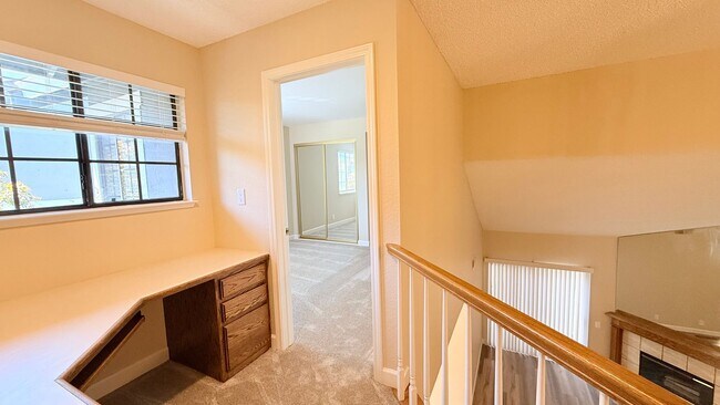 Building Photo - 1100 Sunshine Cir