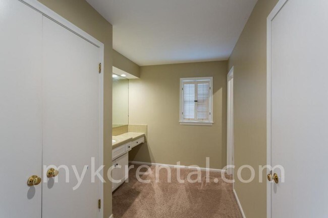 Building Photo - 8414 W 98th St