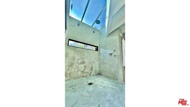 Building Photo - 19562 Cave Way