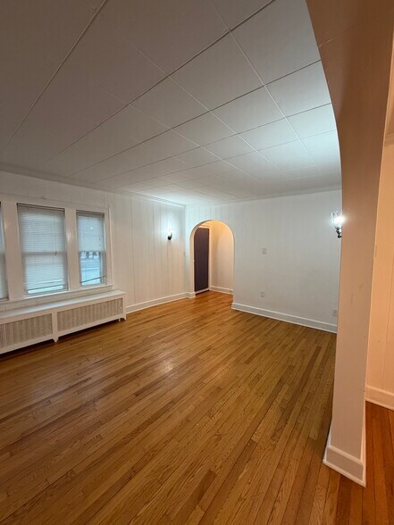 Building Photo - 860 Migeon Ave