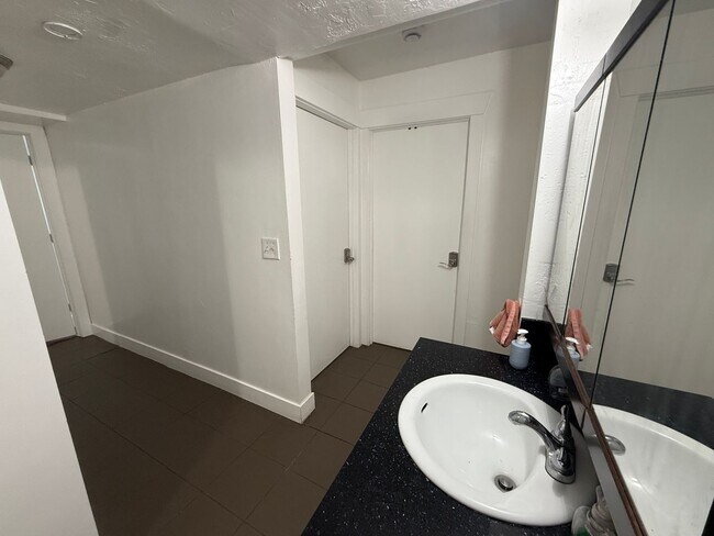 Building Photo - Nice Private Furnished  Girl Room Downtown with View