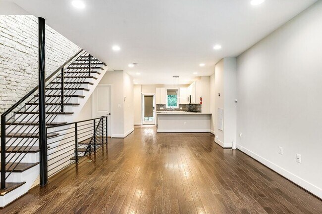 Building Photo - 620 Farragut St NW