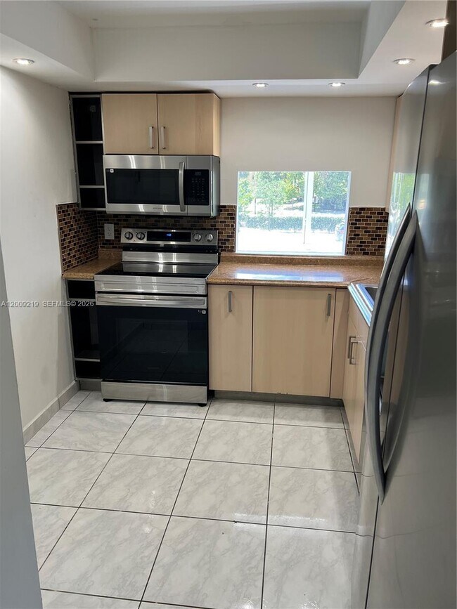 Building Photo - 250 180th Dr