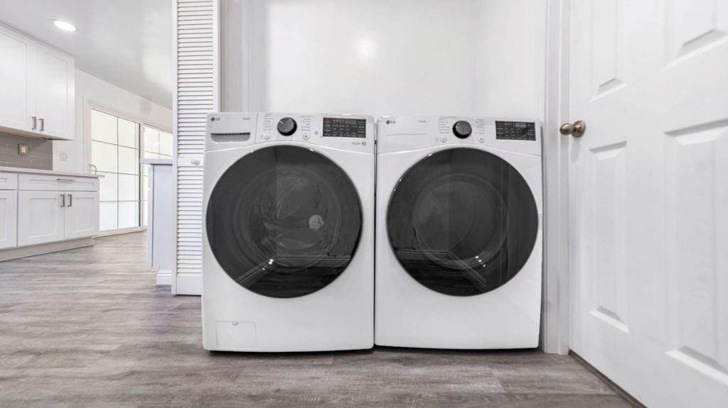 Laundry just off of the kitchen - 2323 Harriman Ln