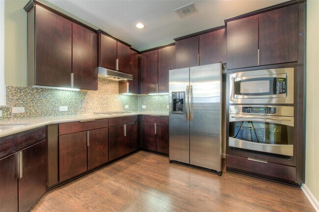 Building Photo - 405 S Meadowlark St