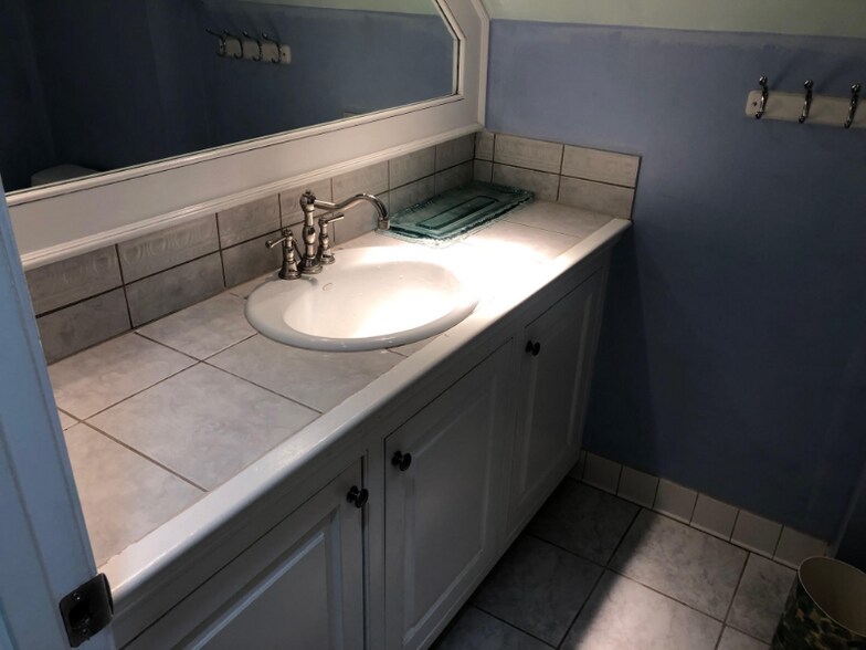 Building Photo - 5804 Searl Terrace