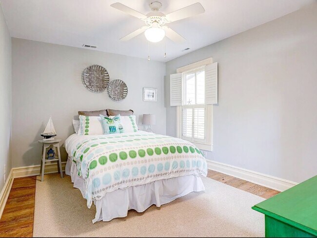 Building Photo - 27 N Hanson St