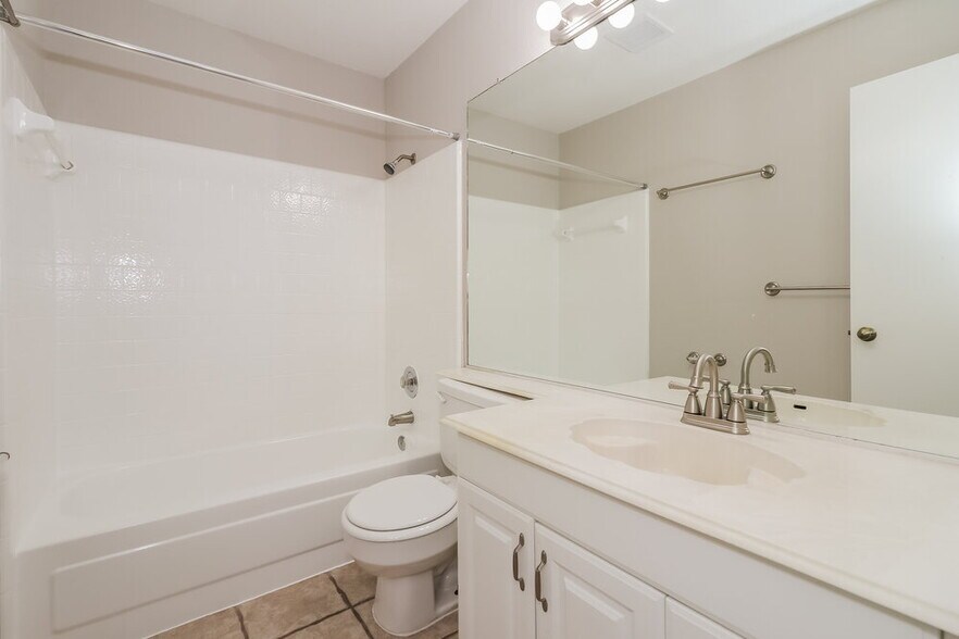 Building Photo - 9423 Bayou Bluff Dr