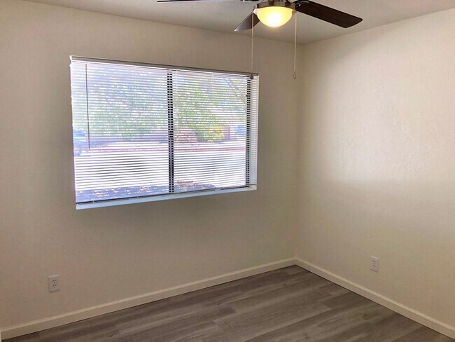Building Photo - Cute 3 Bedroom Home near Hualapai Mt. School.