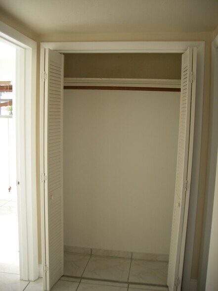 Building Photo - 685 Miller Dr