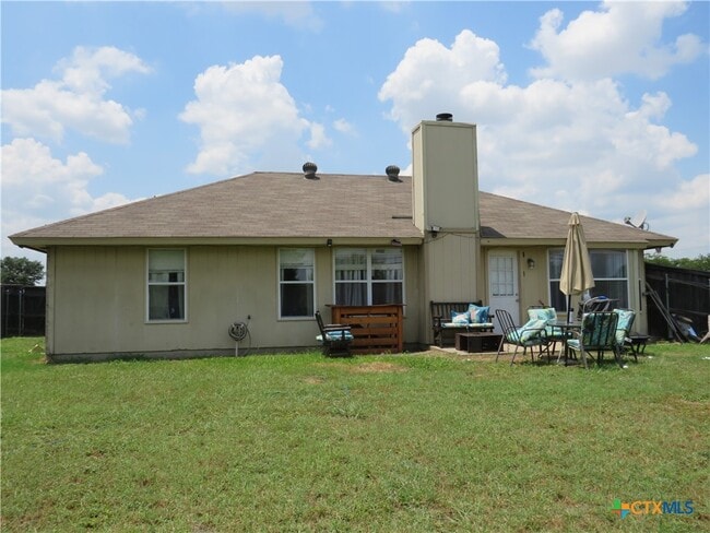 Building Photo - 2900 Southhill Dr