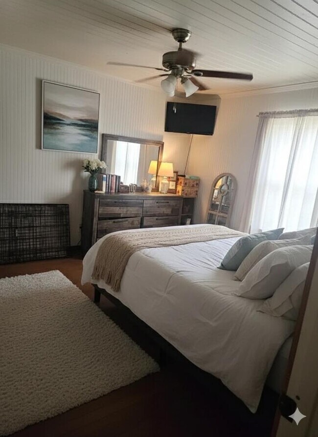 Building Photo - 601B Live Oak Street