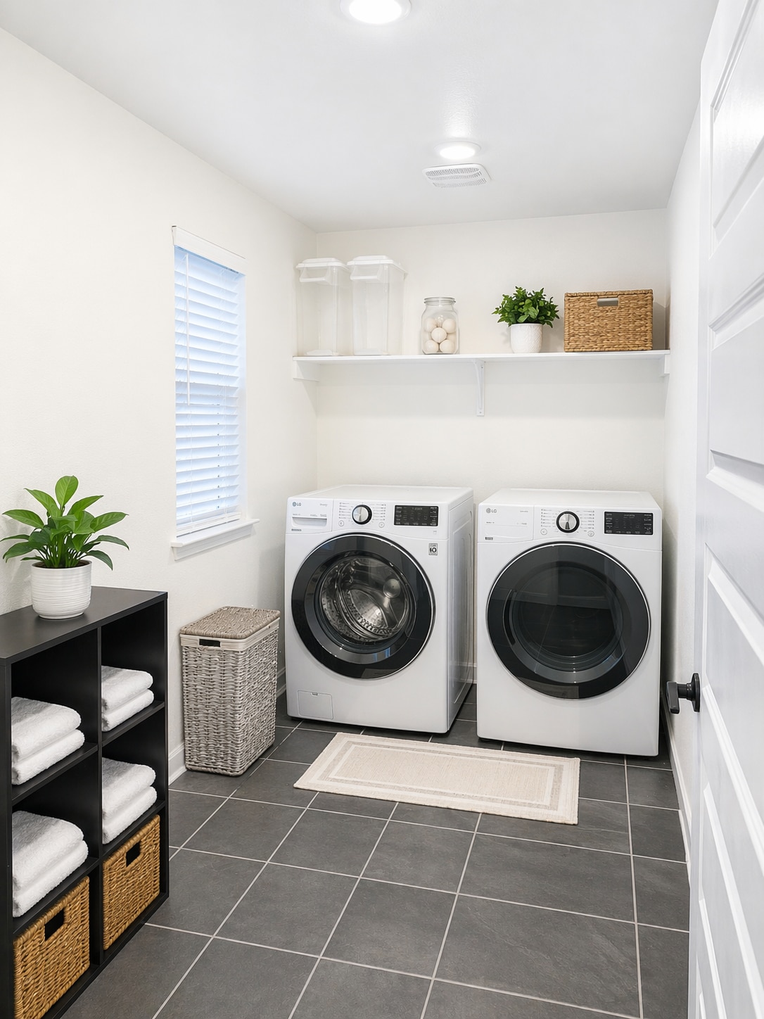 Laundry room - 708 Yellow Ribbon Trl