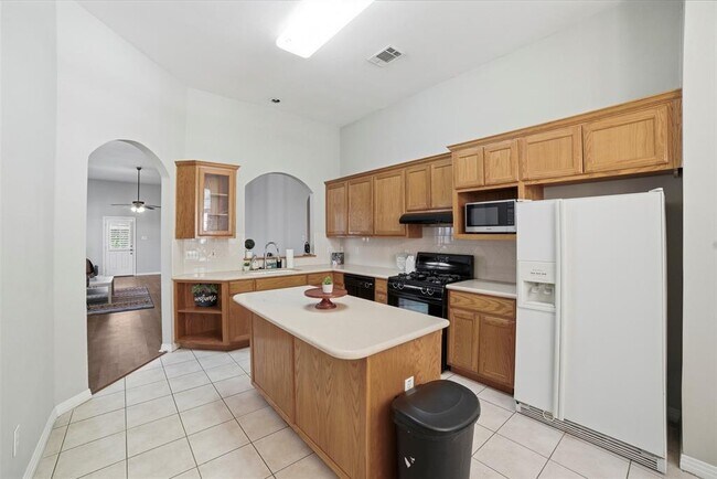 Building Photo - 409 E Austin Ave