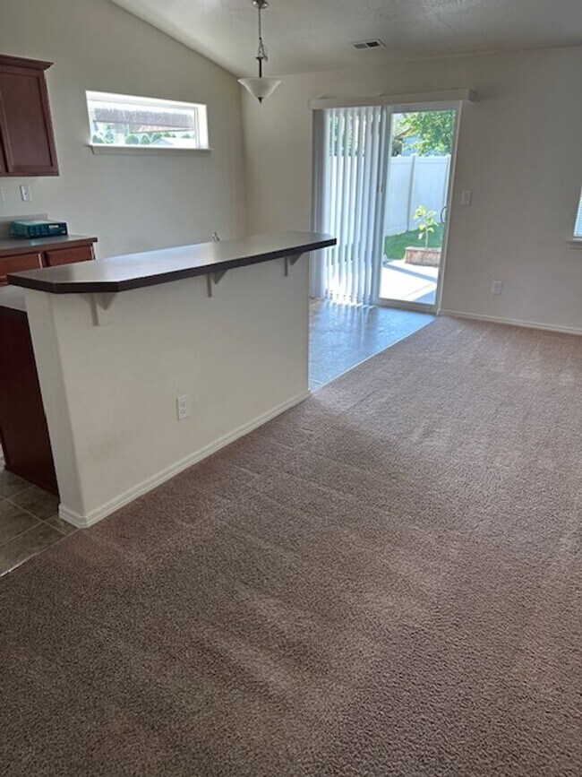 Building Photo - 3 Bedroom Home  For Rent