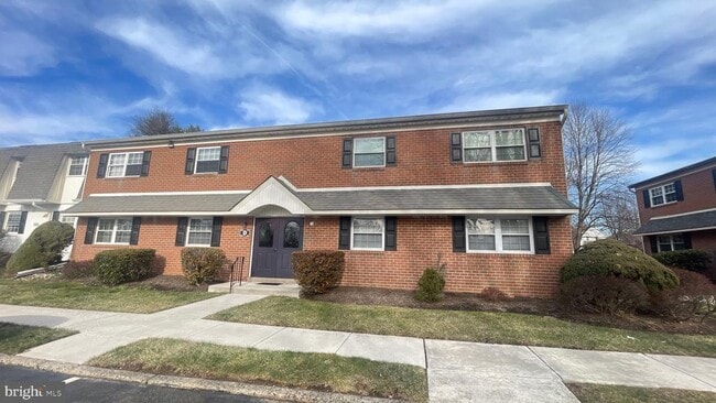 Building Photo - 598 Belmont Ave