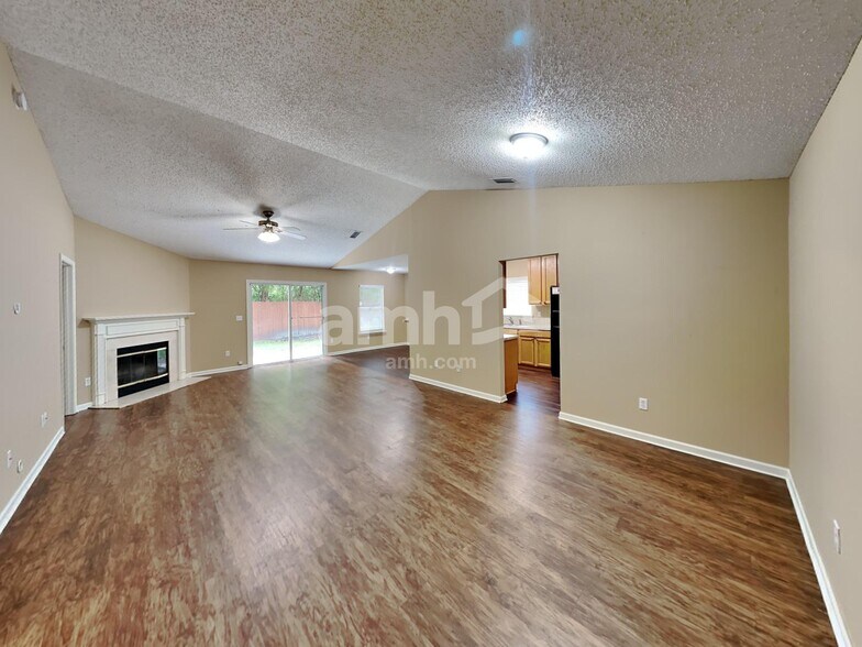 Building Photo - 14028 Crestwick Dr W