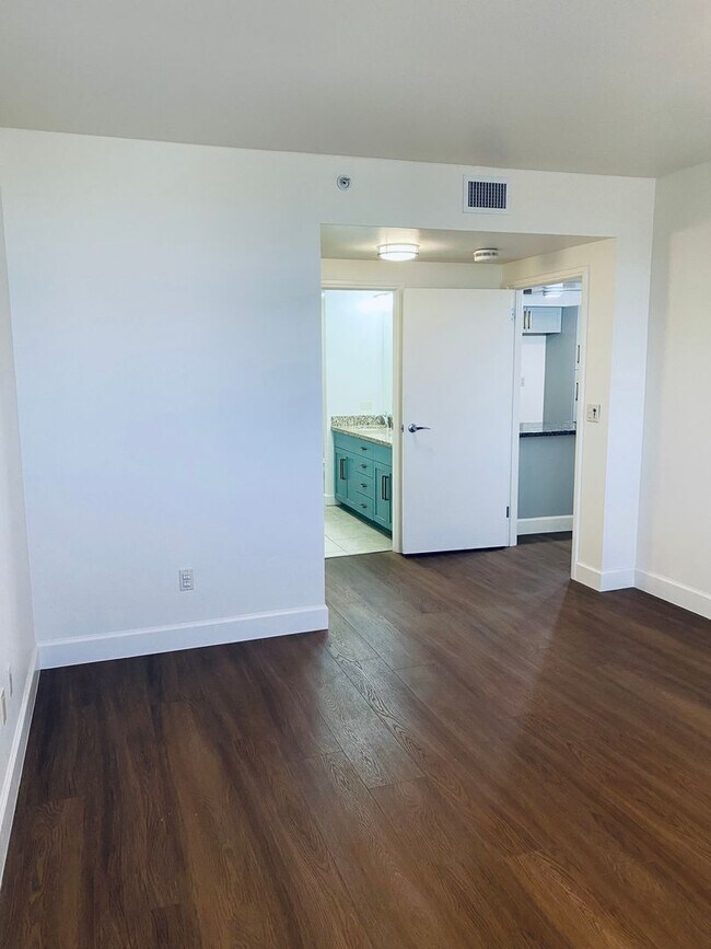 Building Photo - Keola Lai - Spacious 2/2/2 in Kakaako
