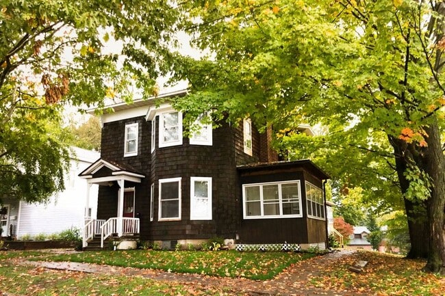 Exterior view - 8 Virginia St