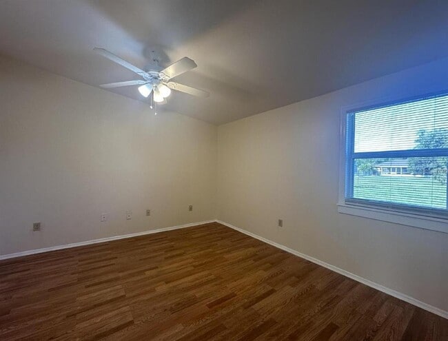 Building Photo - 5439 Kenwood Dr