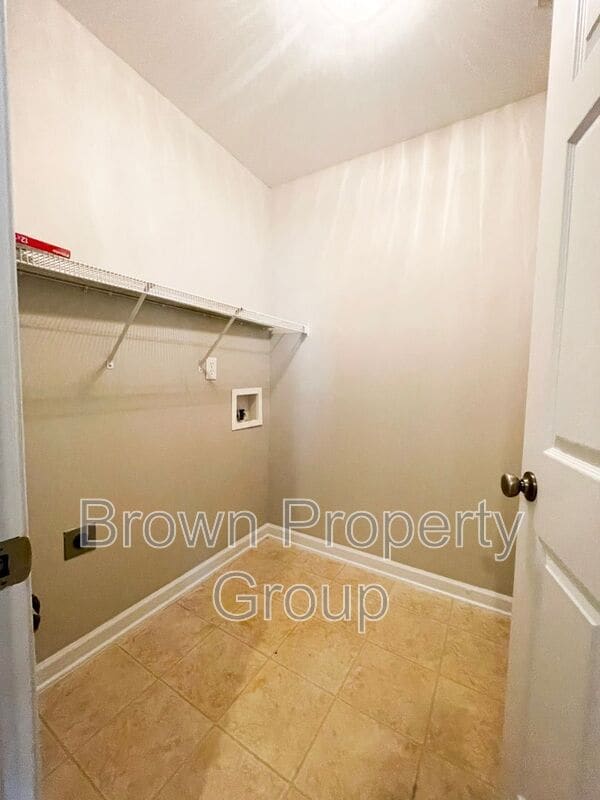 Building Photo - 370 Fairfield Cir