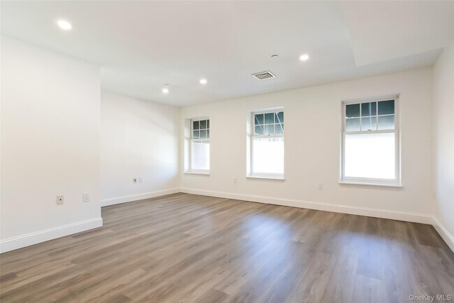 Building Photo - 45 S Greeley Ave