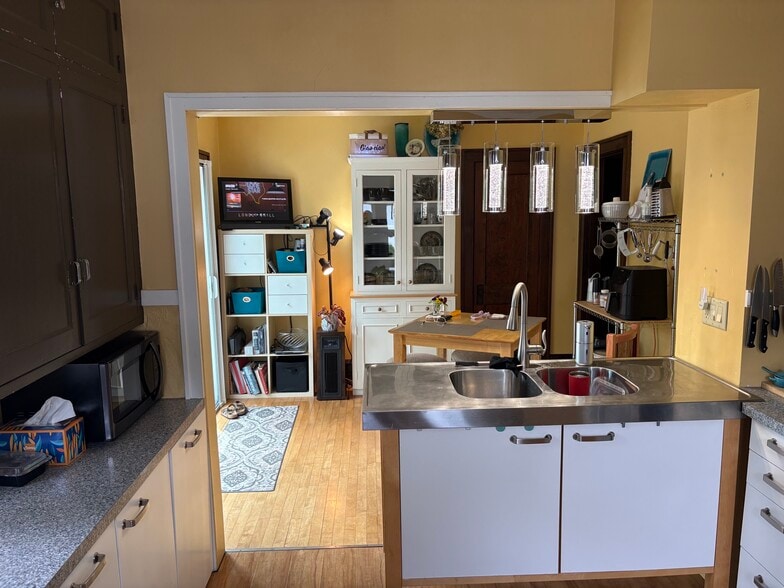 kitchen - 1227 1st Ave