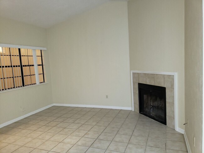 Building Photo - 2 Bedroom for rent January 2026 in NE Tall...