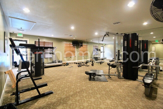 Building Photo - Rancho Bernardo, 14912 Avenida Venusto #6 - Brand New Carpet! Granite Counters, Comm Pool, Spa, T...