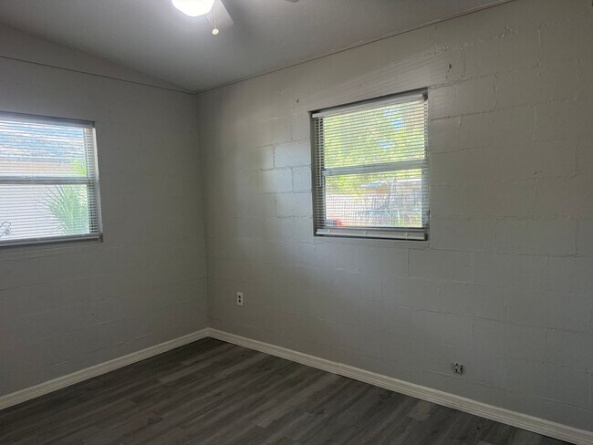 Building Photo - 2425 Dixie Ave