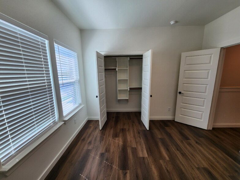 Building Photo - 5935 Grayson St