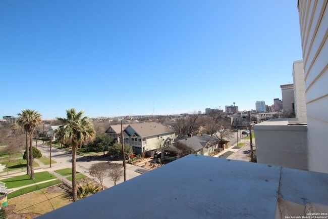 Building Photo - 203 Paschal St