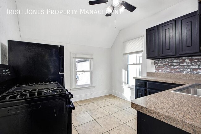 Building Photo - 2829 South Park Ave