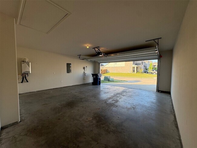 Building Photo - 610 Union Dr