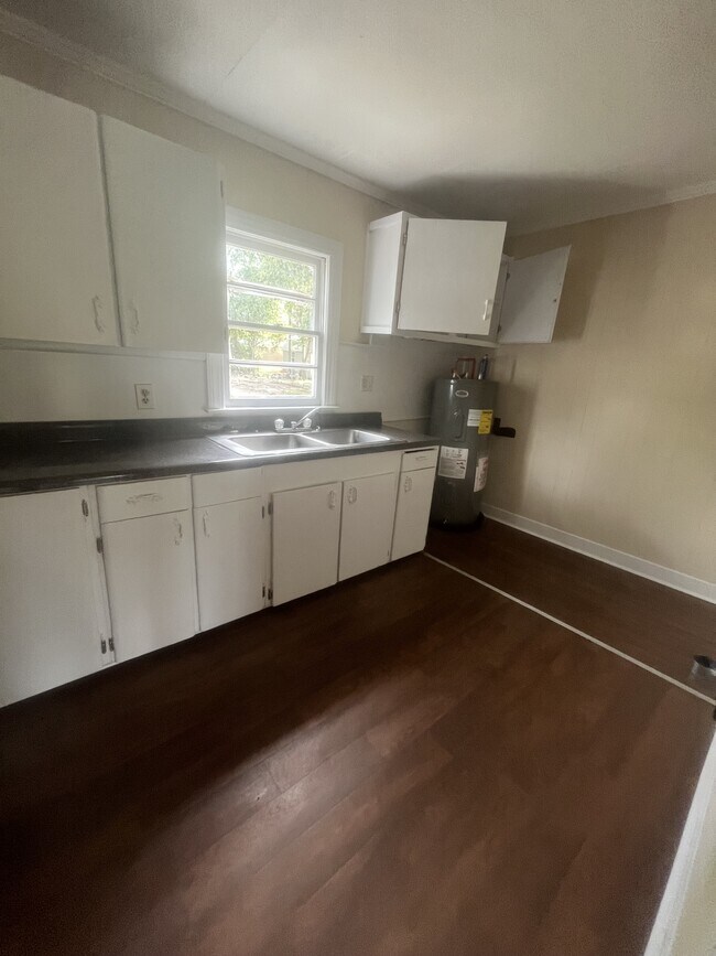 Building Photo - 207 State St