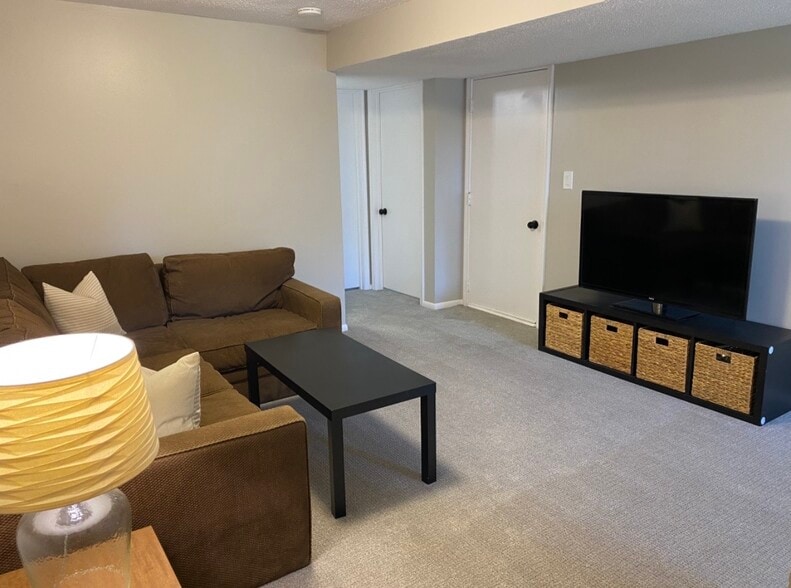 Building Photo - 9811 Rich Rd