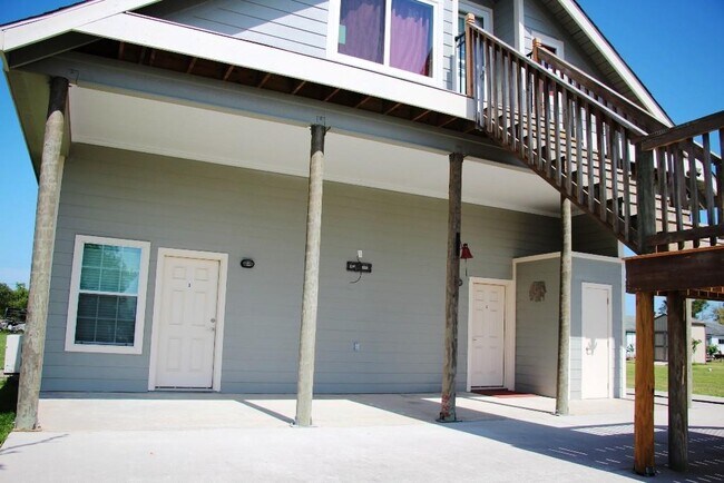 Building Photo - 3814 Tri City Beach Rd