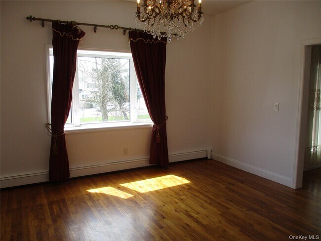 Building Photo - 429 E Park Ave