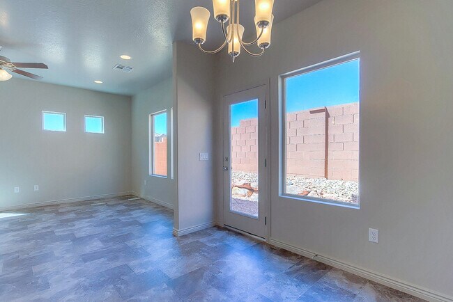 Building Photo - 4 Bedroom End Unit in Sienna Hills! Small Dog Friendly!