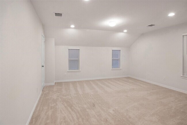 Building Photo - 16980 W Ivanhoe St