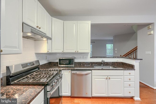 Building Photo - 8820 Papillon Dr